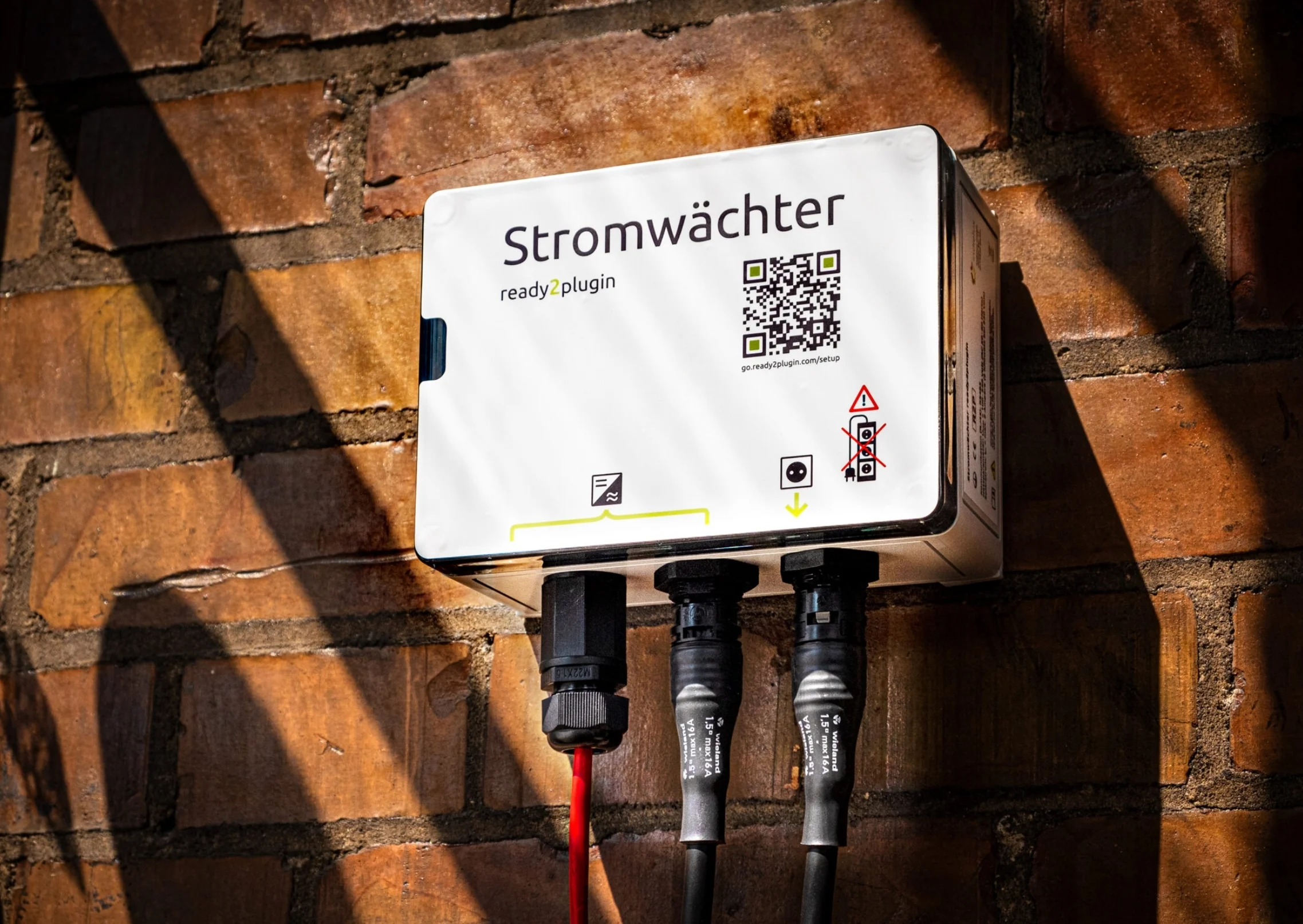 ready2plugin Stromwächter von Indielux: Unsere Erfahrungen beim Balkonkraftwerk