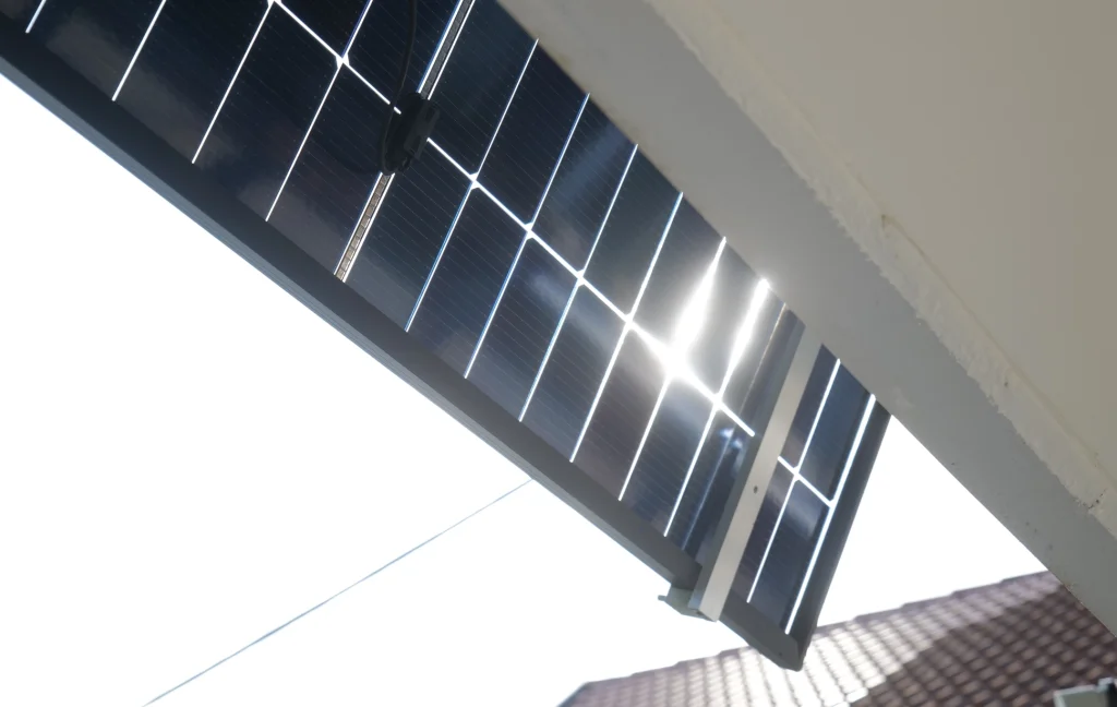 Yuma Flat 880+: Bifaziale Solarmodule mit topCON Technologie (transparent)